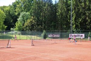 Uitbating van het sportcentrum Defensie in Duisburg: toekomstige gouverneur  Jan Spooren wordt op de vingers getikt door huidige gouverneur Lodewijk De Witte